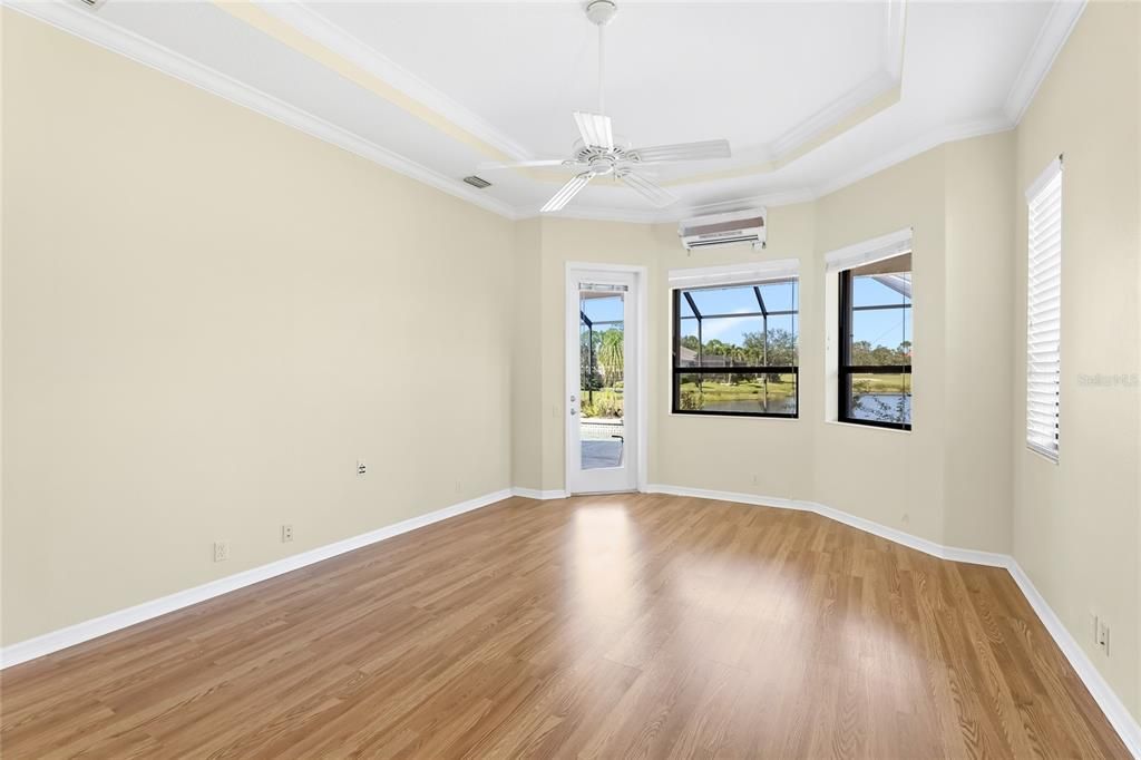 合同活跃: $700,000 (4 贝兹, 3 浴室, 2585 平方英尺)