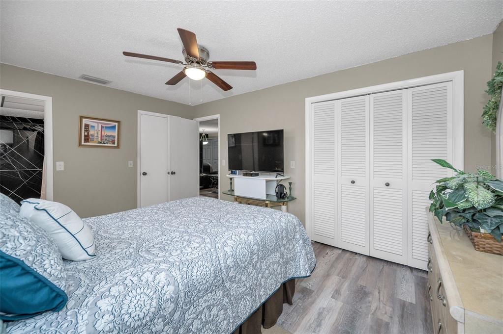 For Sale: $254,900 (2 beds, 2 baths, 1025 Square Feet)