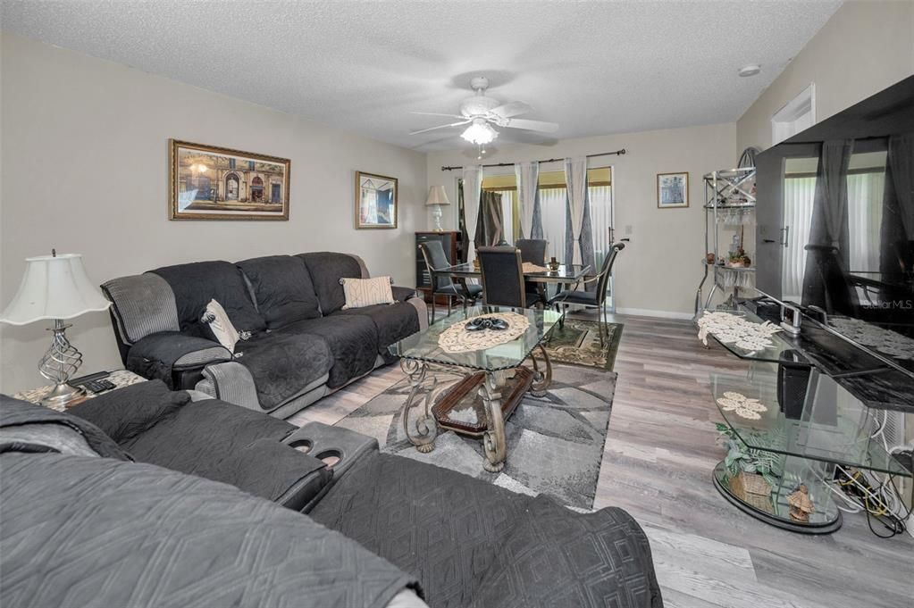 For Sale: $254,900 (2 beds, 2 baths, 1025 Square Feet)