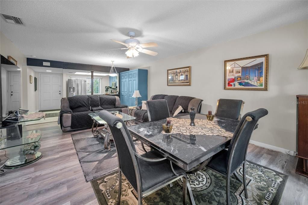 For Sale: $254,900 (2 beds, 2 baths, 1025 Square Feet)