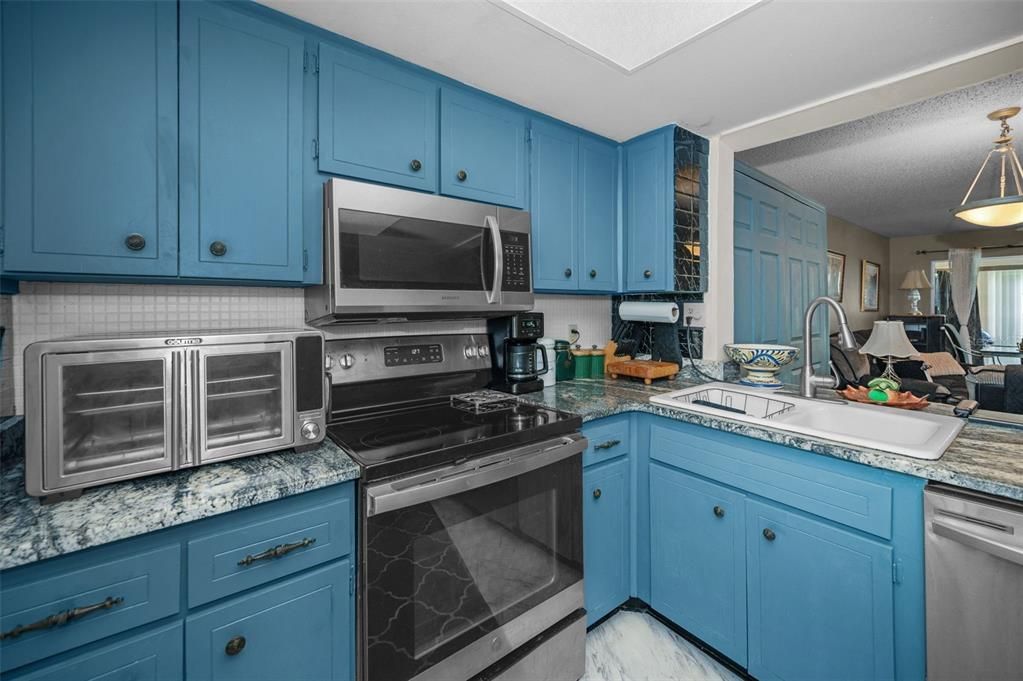 For Sale: $254,900 (2 beds, 2 baths, 1025 Square Feet)
