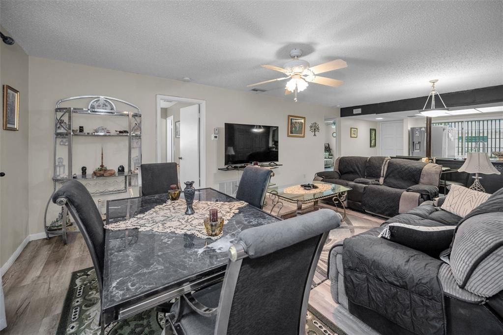 For Sale: $254,900 (2 beds, 2 baths, 1025 Square Feet)