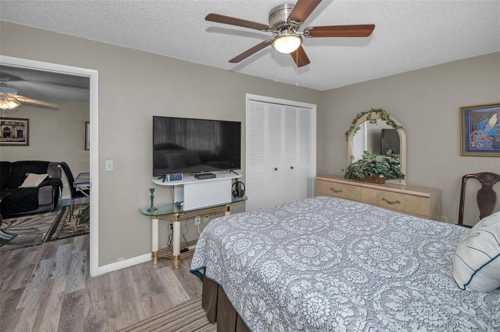 For Sale: $254,900 (2 beds, 2 baths, 1025 Square Feet)