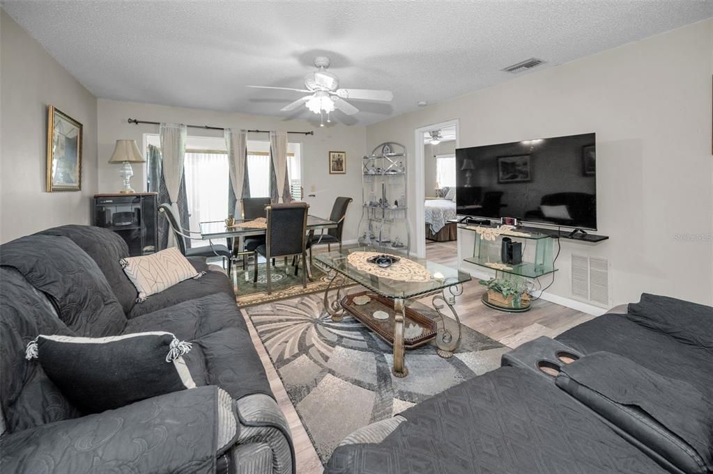 For Sale: $254,900 (2 beds, 2 baths, 1025 Square Feet)