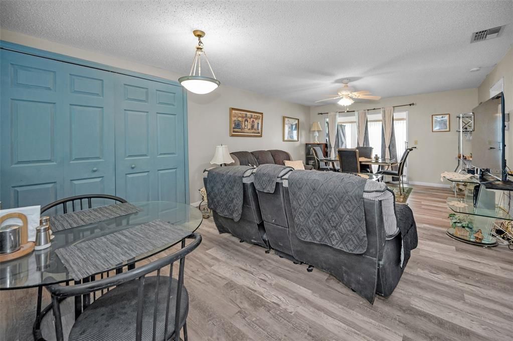 For Sale: $254,900 (2 beds, 2 baths, 1025 Square Feet)