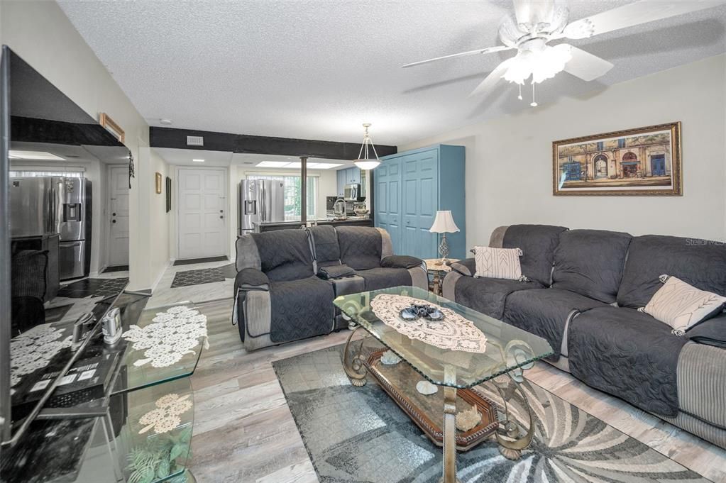 For Sale: $254,900 (2 beds, 2 baths, 1025 Square Feet)