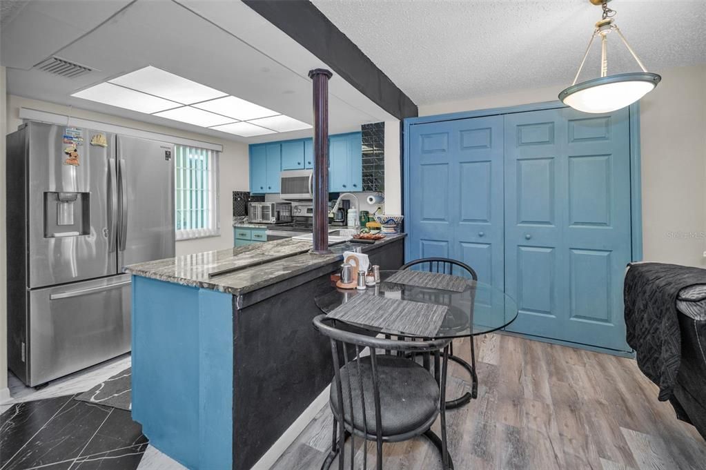 For Sale: $254,900 (2 beds, 2 baths, 1025 Square Feet)