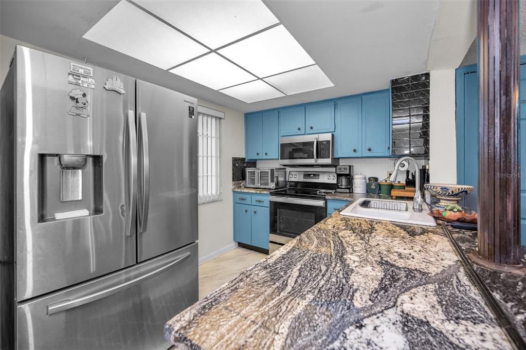 For Sale: $254,900 (2 beds, 2 baths, 1025 Square Feet)