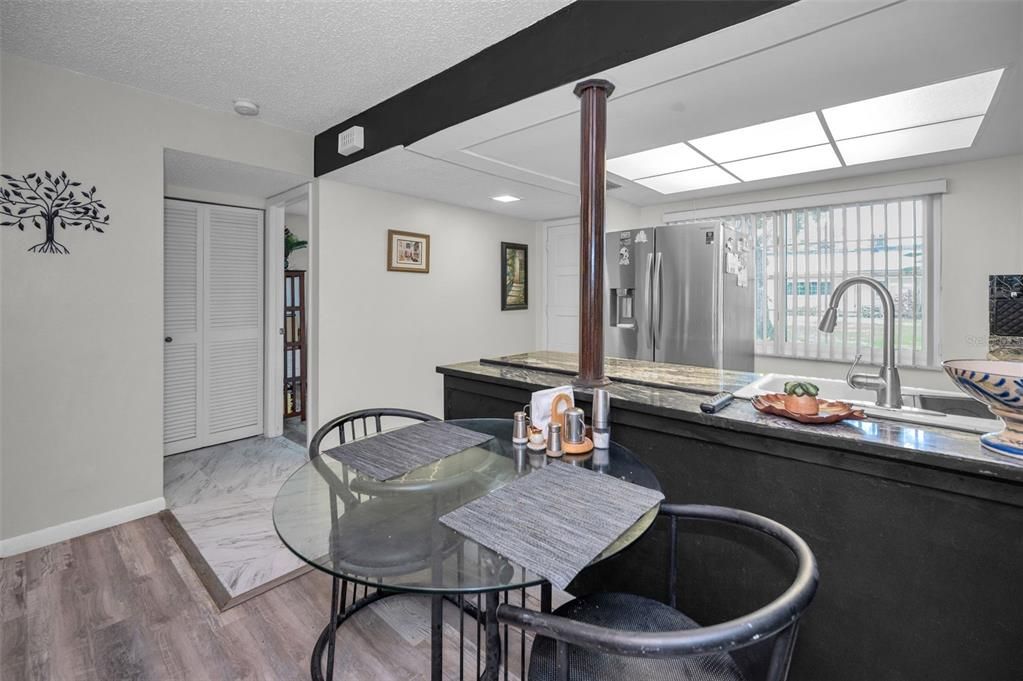 For Sale: $254,900 (2 beds, 2 baths, 1025 Square Feet)