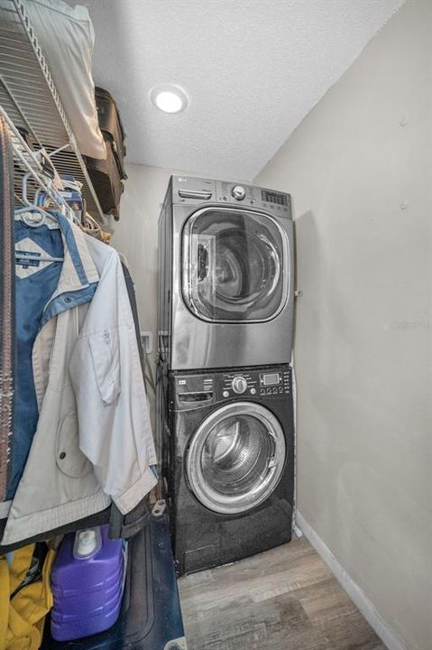 For Sale: $254,900 (2 beds, 2 baths, 1025 Square Feet)