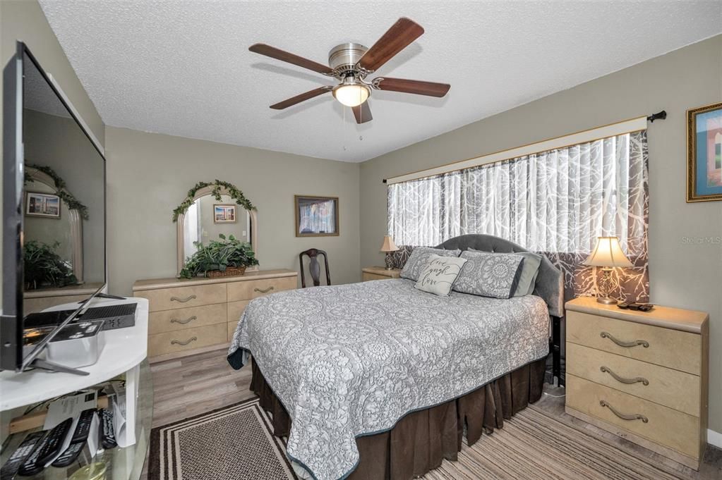 For Sale: $254,900 (2 beds, 2 baths, 1025 Square Feet)