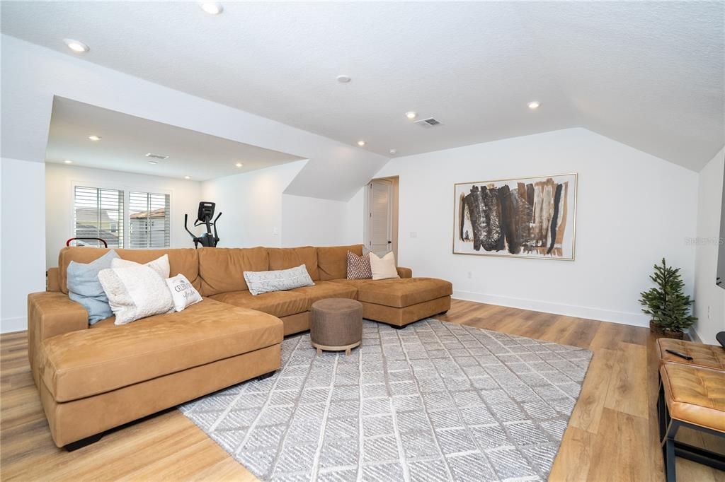 For Sale: $1,890,000 (5 beds, 5 baths, 4039 Square Feet)