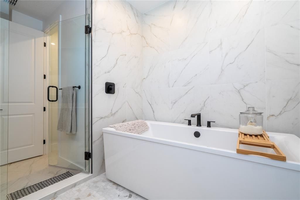 For Sale: $1,890,000 (5 beds, 5 baths, 4039 Square Feet)