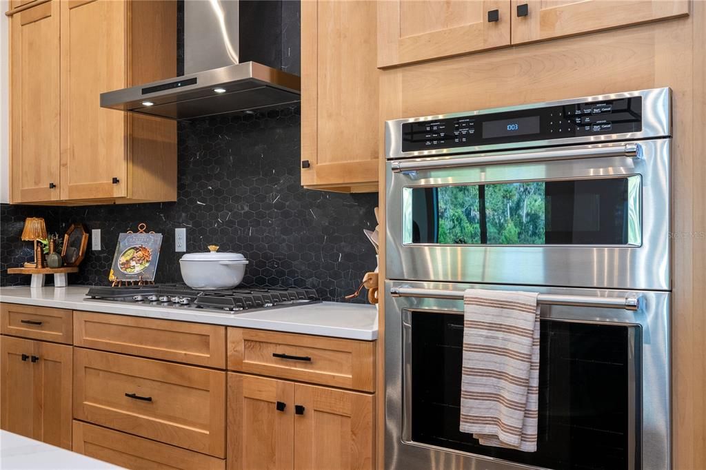 For Sale: $1,890,000 (5 beds, 5 baths, 4039 Square Feet)