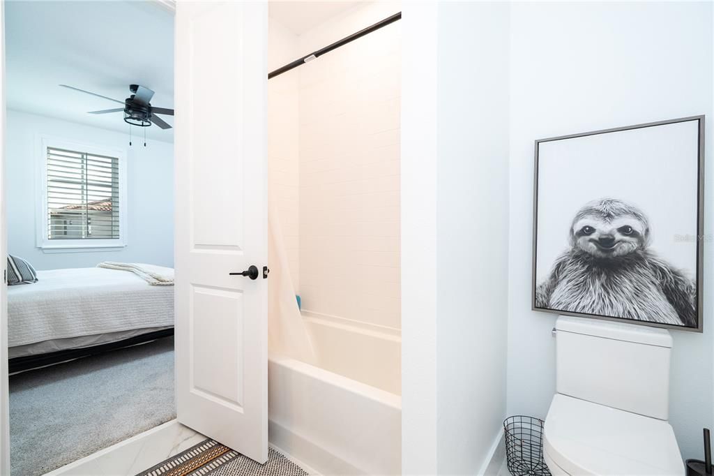 For Sale: $1,890,000 (5 beds, 5 baths, 4039 Square Feet)