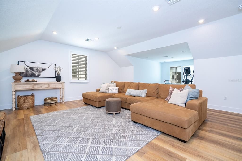 For Sale: $1,890,000 (5 beds, 5 baths, 4039 Square Feet)