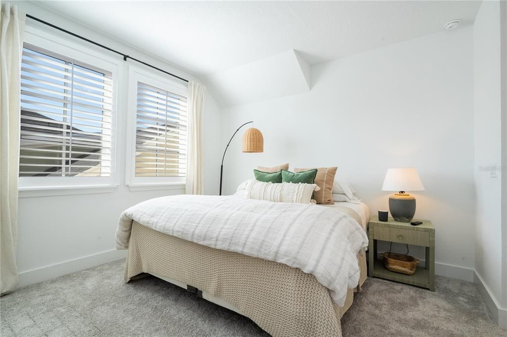 For Sale: $1,890,000 (5 beds, 5 baths, 4039 Square Feet)