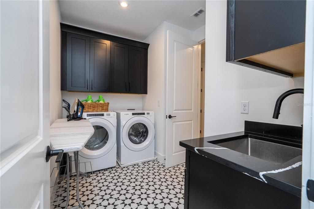 For Sale: $1,890,000 (5 beds, 5 baths, 4039 Square Feet)