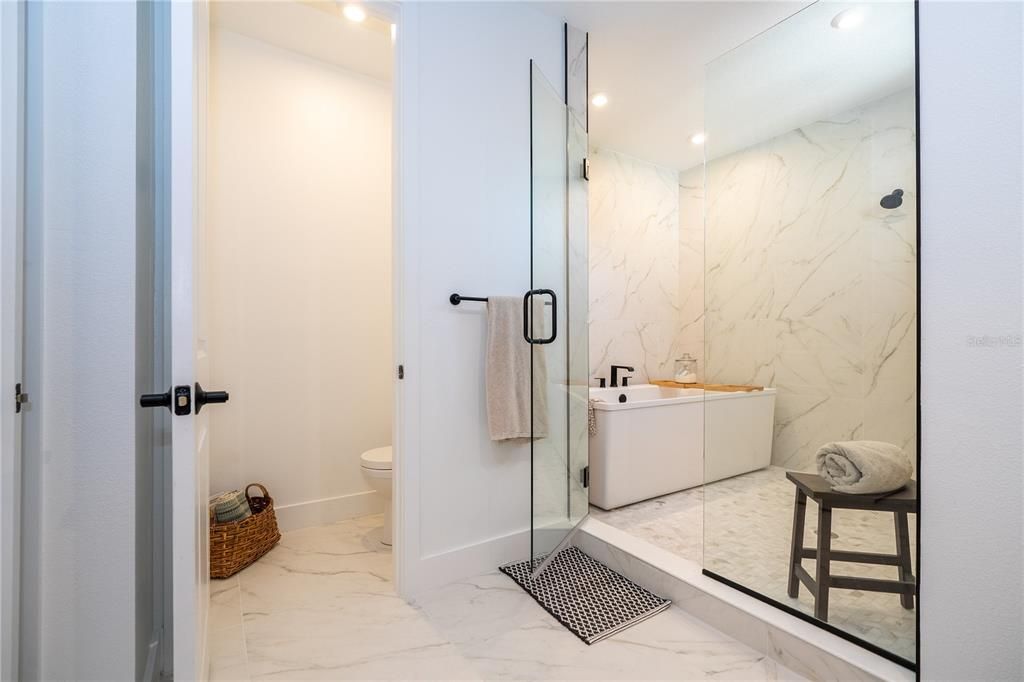 For Sale: $1,890,000 (5 beds, 5 baths, 4039 Square Feet)