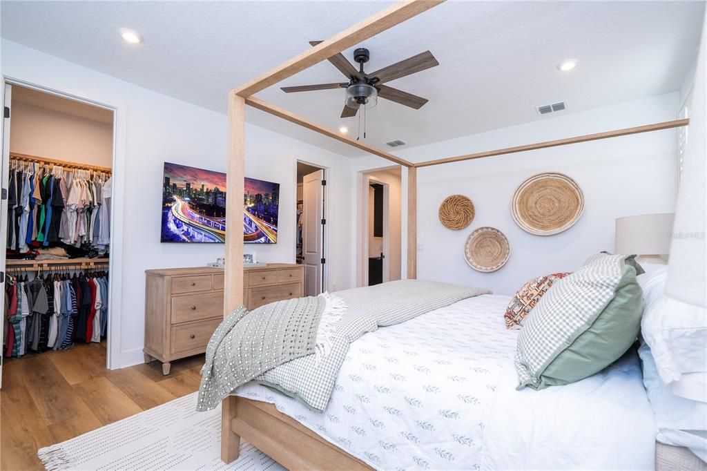 For Sale: $1,890,000 (5 beds, 5 baths, 4039 Square Feet)