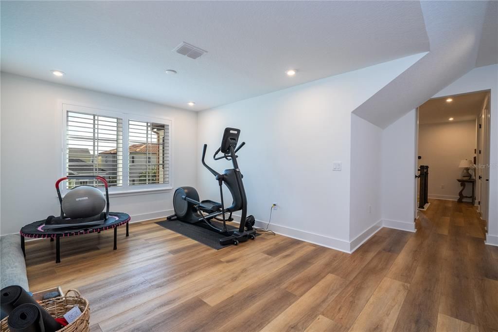 For Sale: $1,890,000 (5 beds, 5 baths, 4039 Square Feet)