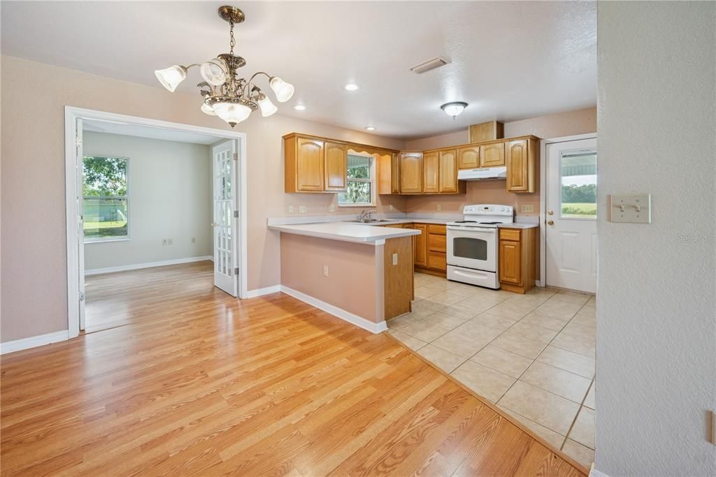 Active With Contract: $250,000 (2 beds, 2 baths, 1350 Square Feet)