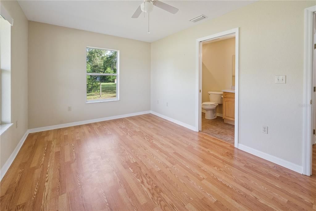 Active With Contract: $250,000 (2 beds, 2 baths, 1350 Square Feet)