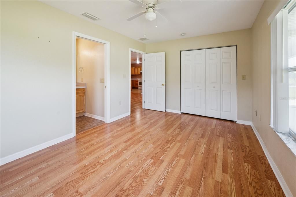 Active With Contract: $250,000 (2 beds, 2 baths, 1350 Square Feet)