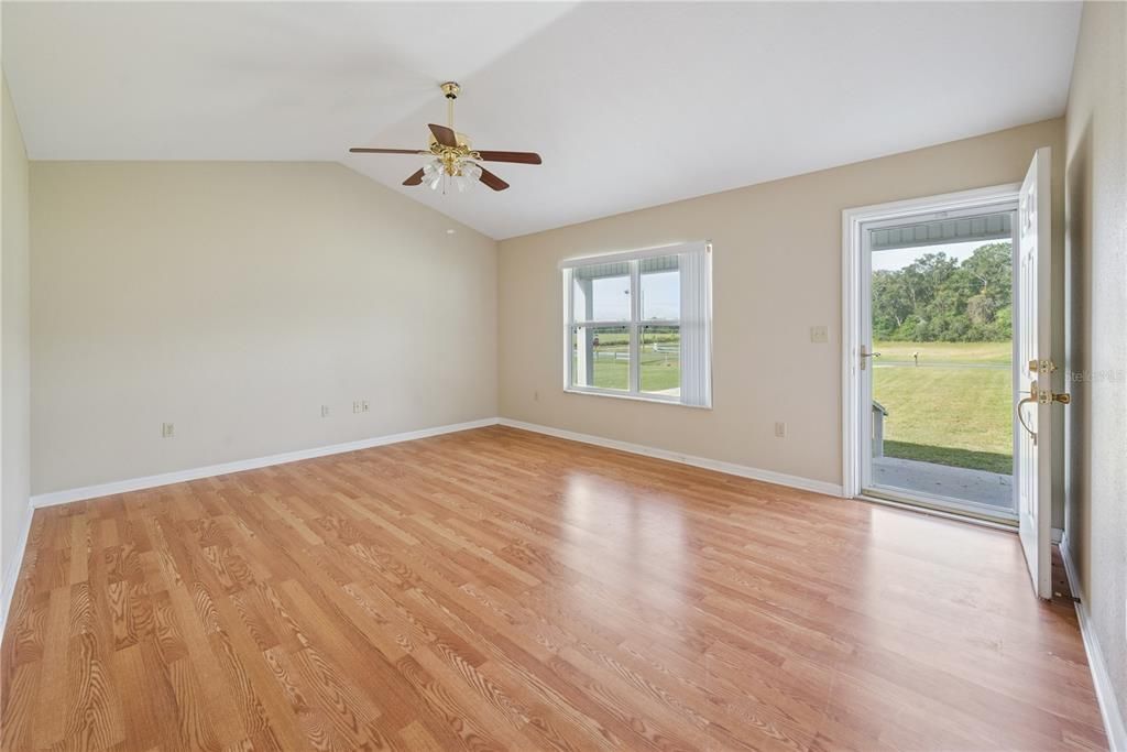 Active With Contract: $250,000 (2 beds, 2 baths, 1350 Square Feet)