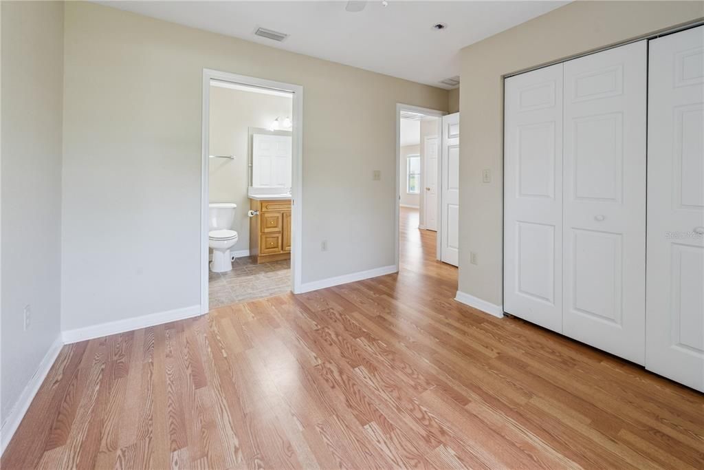 Active With Contract: $250,000 (2 beds, 2 baths, 1350 Square Feet)