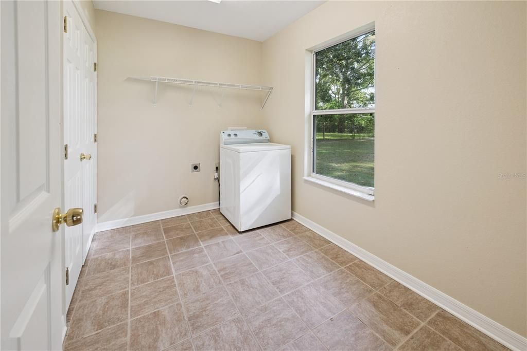 Active With Contract: $250,000 (2 beds, 2 baths, 1350 Square Feet)