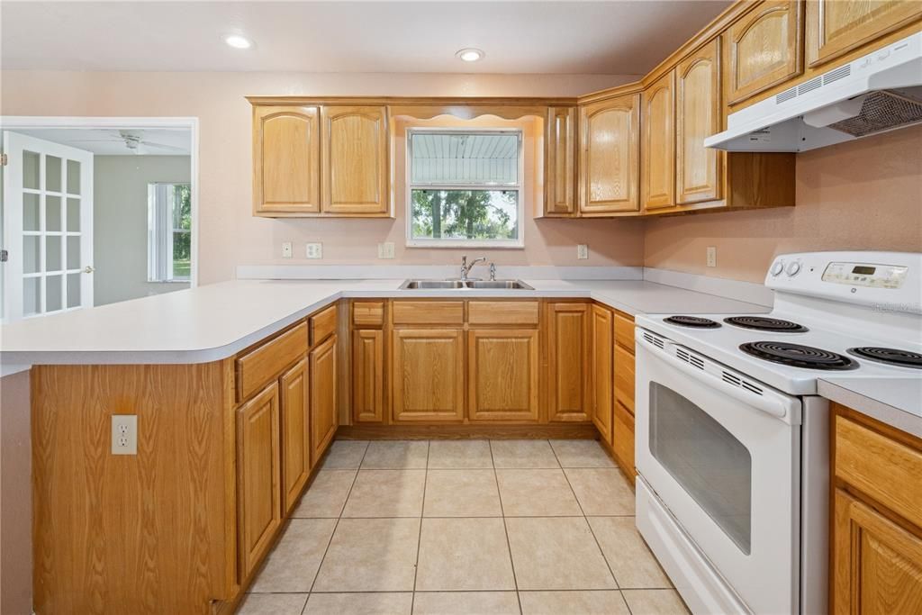 Active With Contract: $250,000 (2 beds, 2 baths, 1350 Square Feet)