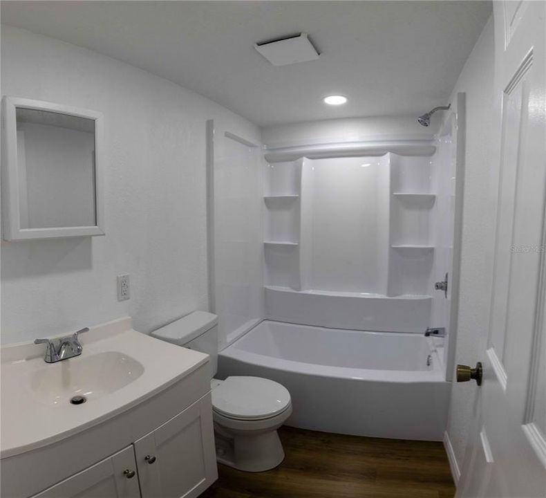 Под контрактом: $205,000 (2 спален, 2 ванн, 868 Квадратных фут)