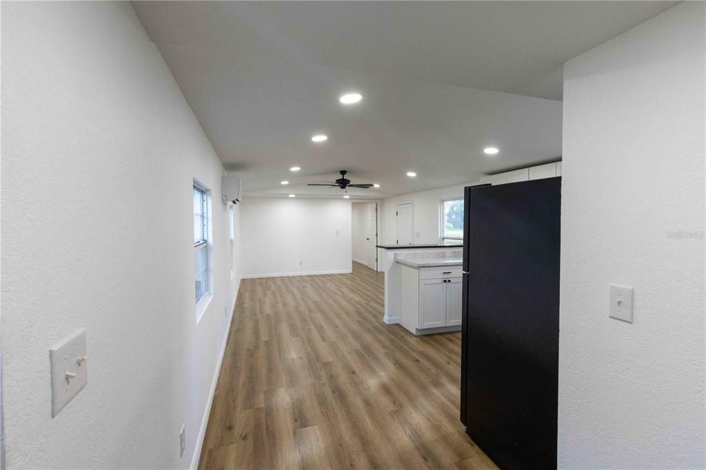 Под контрактом: $205,000 (2 спален, 2 ванн, 868 Квадратных фут)