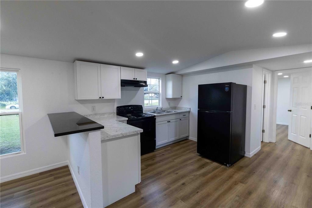 Под контрактом: $205,000 (2 спален, 2 ванн, 868 Квадратных фут)