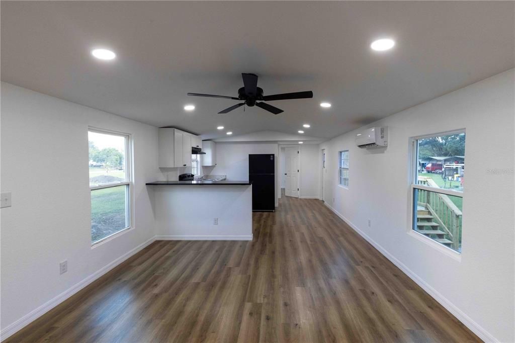 Под контрактом: $205,000 (2 спален, 2 ванн, 868 Квадратных фут)