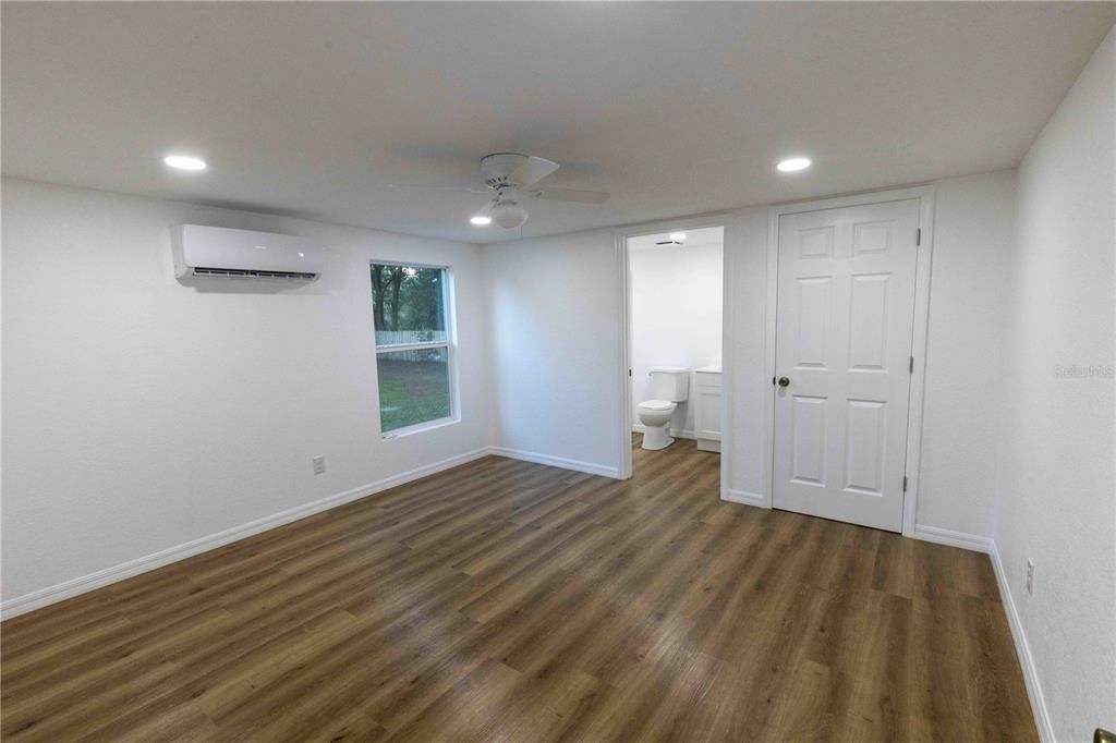 Под контрактом: $205,000 (2 спален, 2 ванн, 868 Квадратных фут)