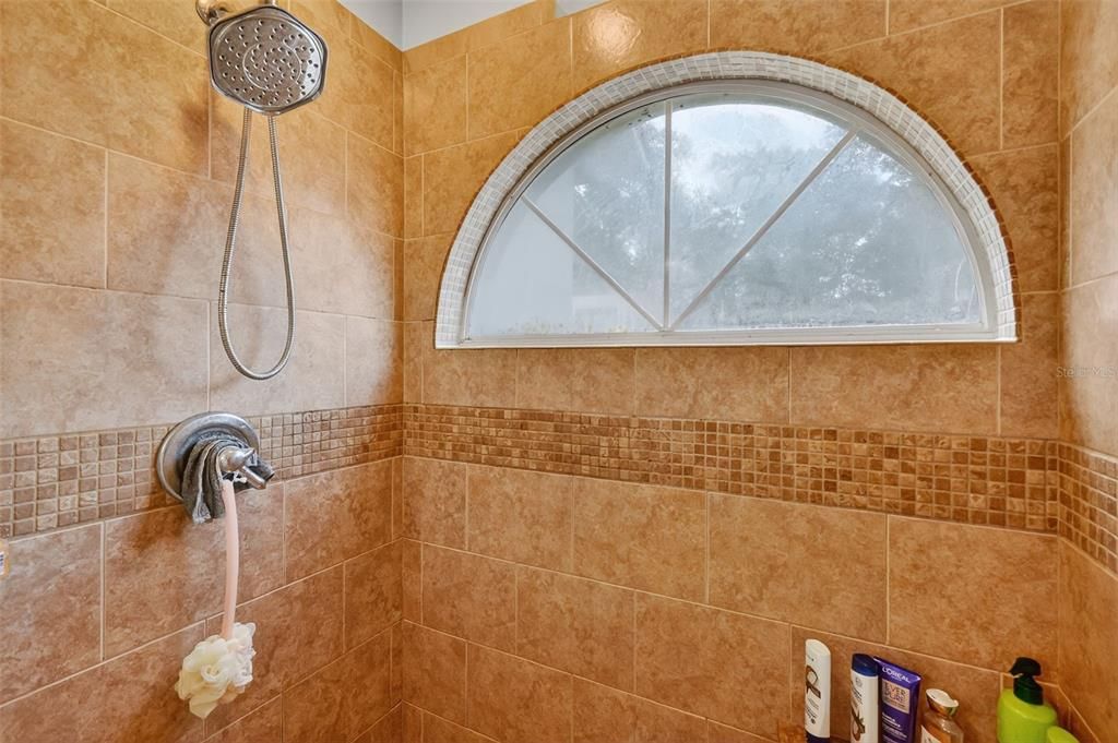 合同活跃: $299,900 (3 贝兹, 2 浴室, 1497 平方英尺)