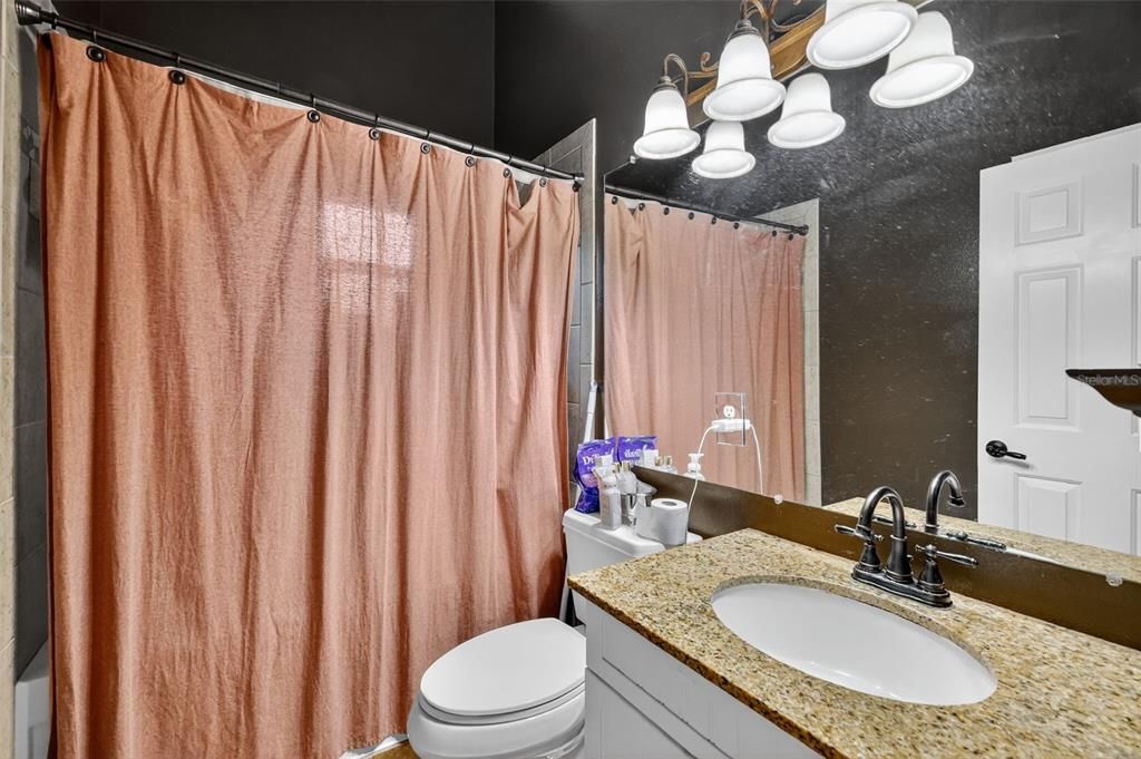 合同活跃: $299,900 (3 贝兹, 2 浴室, 1497 平方英尺)