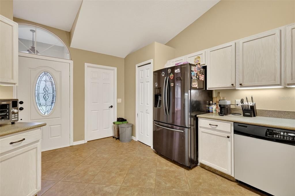 合同活跃: $299,900 (3 贝兹, 2 浴室, 1497 平方英尺)