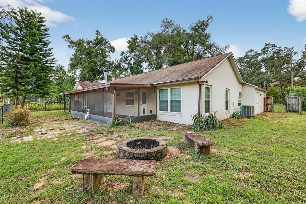 合同活跃: $299,900 (3 贝兹, 2 浴室, 1497 平方英尺)