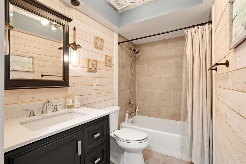 Active With Contract: $2,600 (3 beds, 2 baths, 1596 Square Feet)