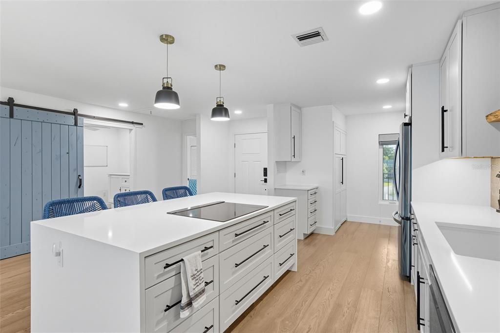 Active With Contract: $2,600 (3 beds, 2 baths, 1596 Square Feet)