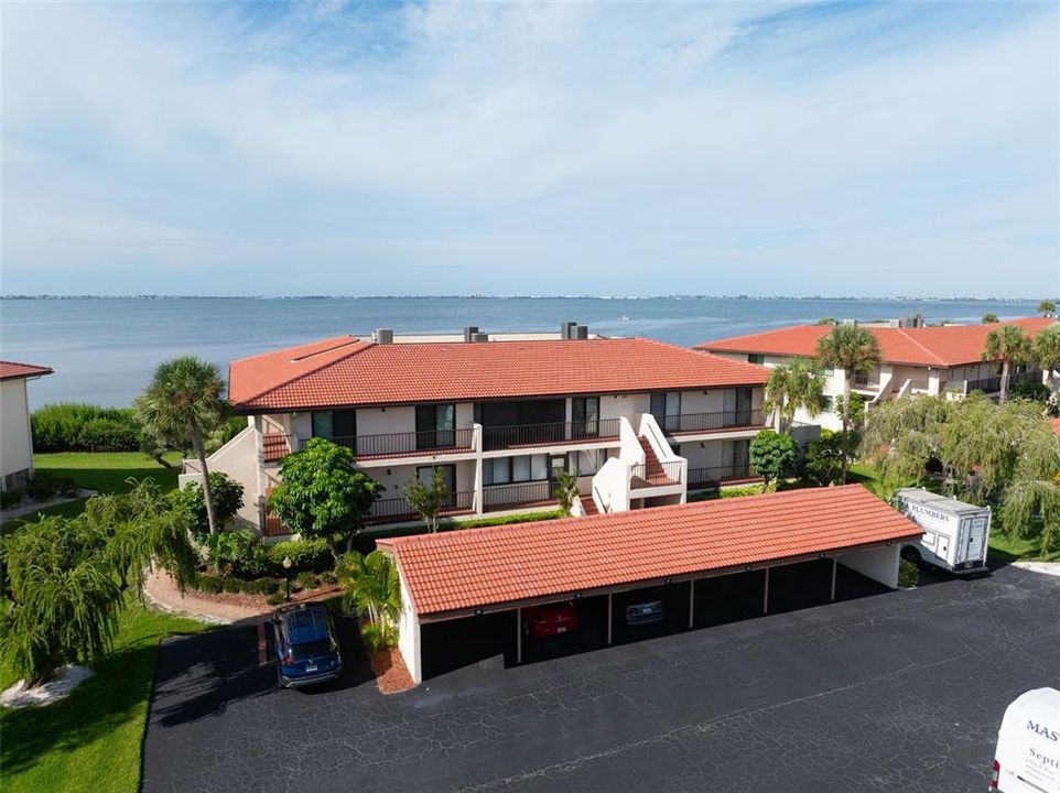 Active With Contract: $2,600 (3 beds, 2 baths, 1596 Square Feet)