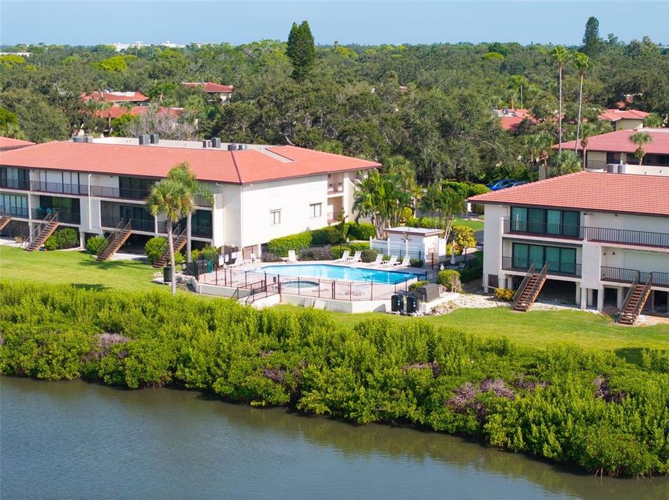 Active With Contract: $2,600 (3 beds, 2 baths, 1596 Square Feet)