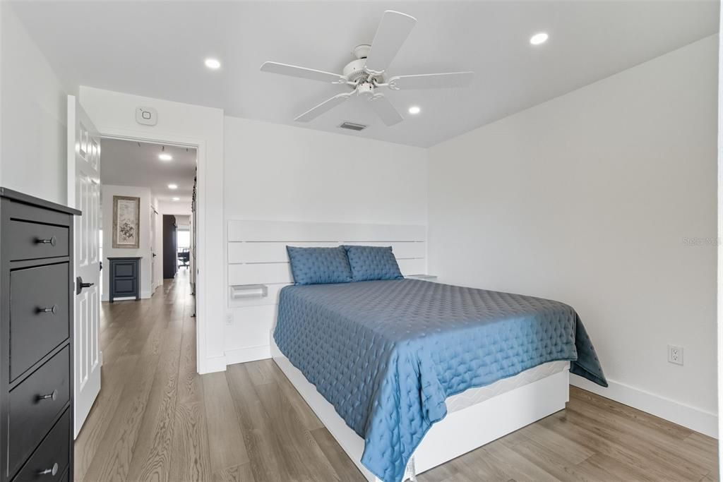 Active With Contract: $2,600 (3 beds, 2 baths, 1596 Square Feet)
