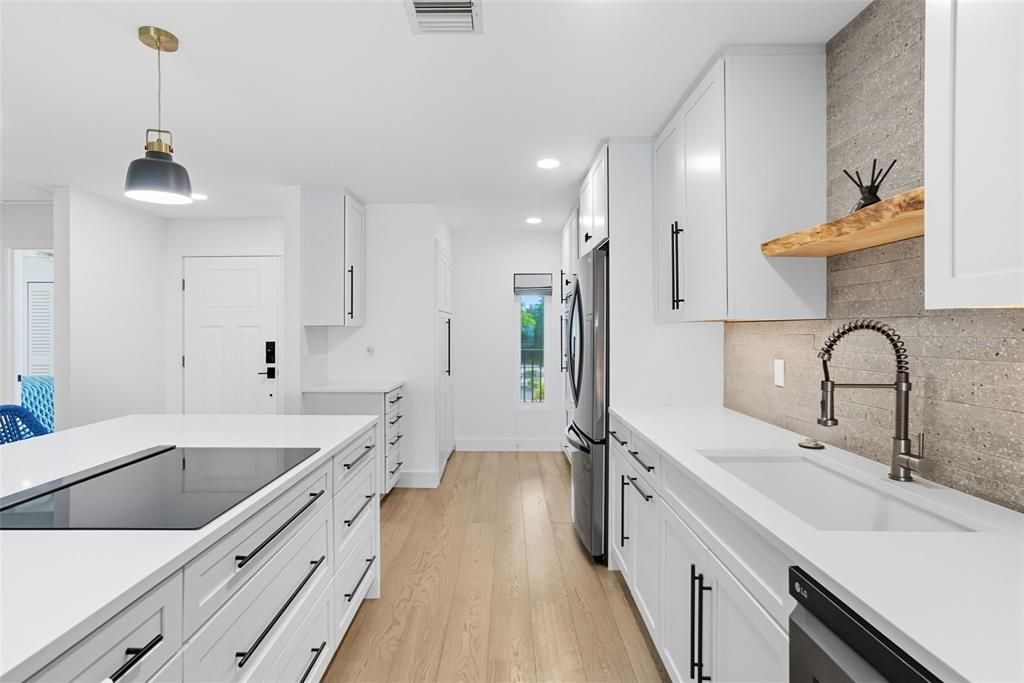 Active With Contract: $2,600 (3 beds, 2 baths, 1596 Square Feet)