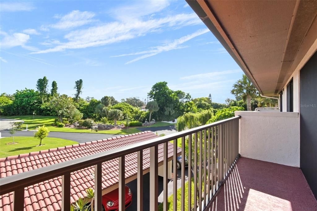 Active With Contract: $2,600 (3 beds, 2 baths, 1596 Square Feet)