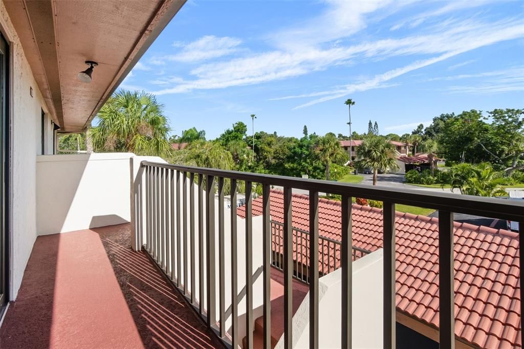 Active With Contract: $2,600 (3 beds, 2 baths, 1596 Square Feet)