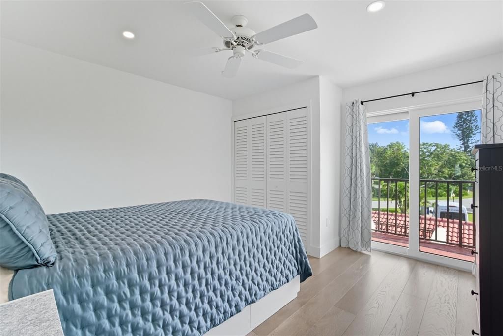 Active With Contract: $2,600 (3 beds, 2 baths, 1596 Square Feet)